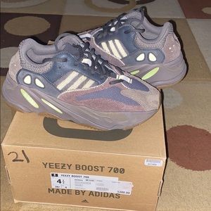 Yeezy boots 700